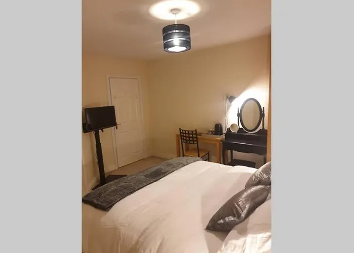 Δωμάτια σε οικογενειακή κατοικία Private-ensuite-room City